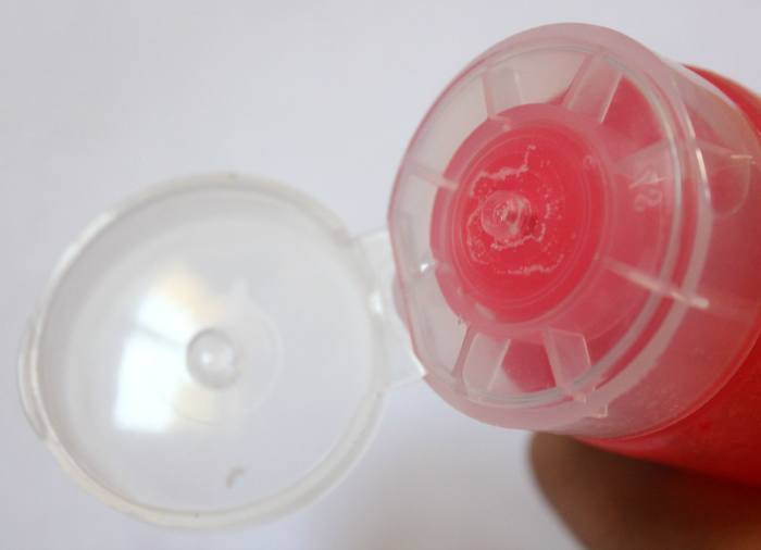 Neutrogena Deep Clean Revitalizing Pink Grapefruit Foaming Scrub Review cap