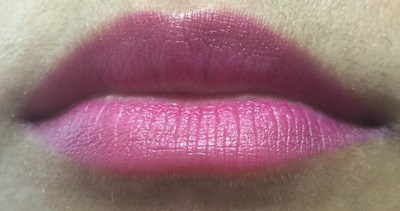Pink lips swatch