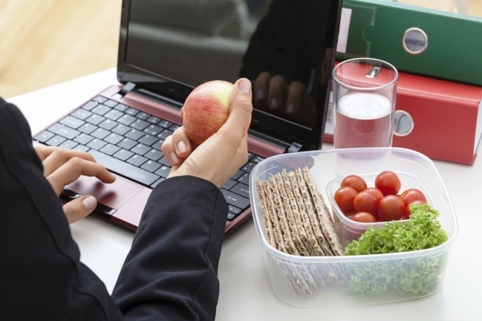 Practice These 11 Healthy Eating Habits to Avoid Weight Gain at Workplace2