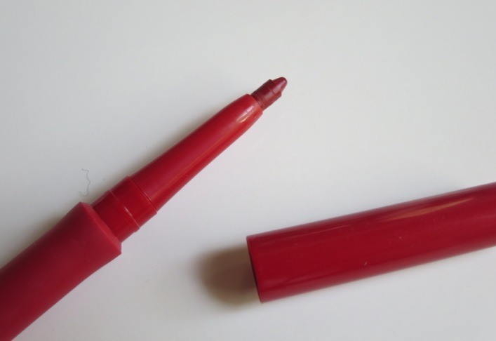 Red lip liner