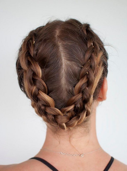 Sweat in Style 7 Cute Hairstyles for Runners2