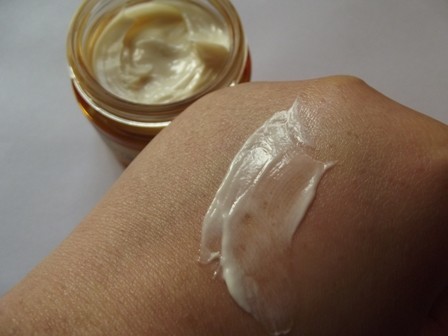 The Body Shop Oils of Life Intensely Revitalizing Cream Review-swatch