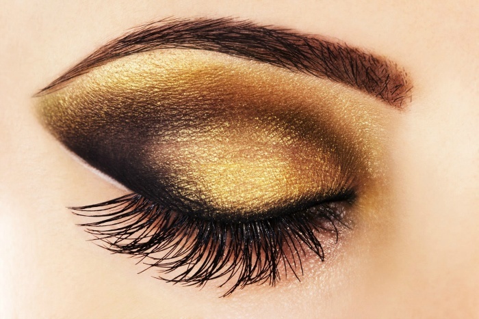 gold eyeshadow
