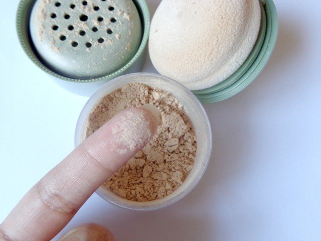 sally hansen truly translucent loose powder review4