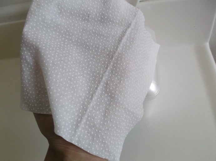 Cleansing towelettes