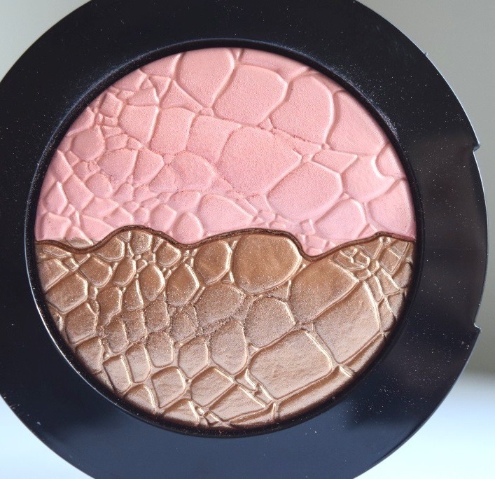 Close up of blush and bronzer duo