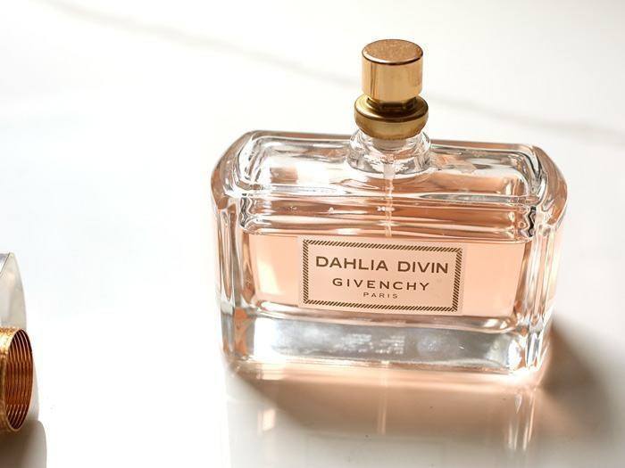 cafetería voltaje Generalmente Givenchy Dahlia Divin Parfum Review