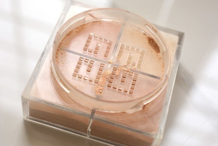 givenchy-matte-finish-enhanced-radiance-loose-powder-review-4