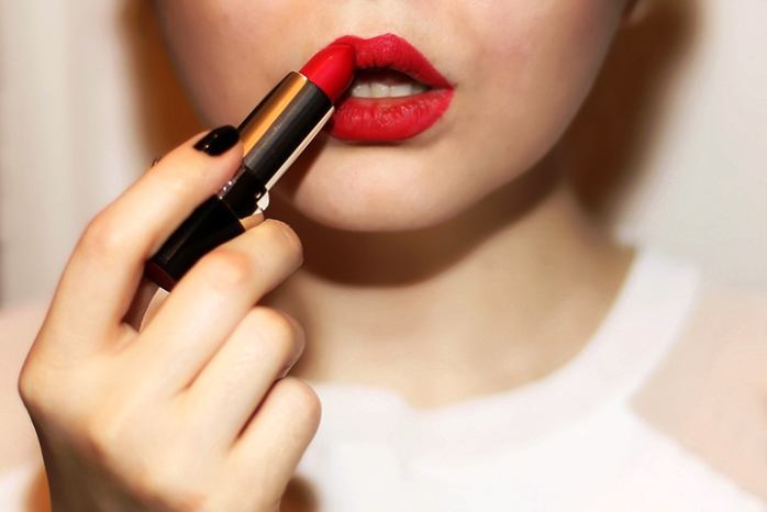 woman aaplying red lipstick