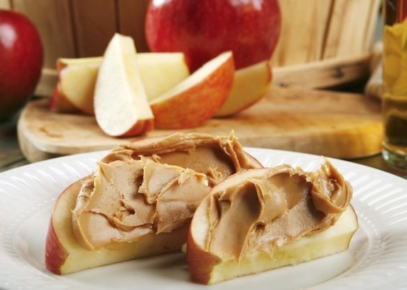 apple slice with peanut butter