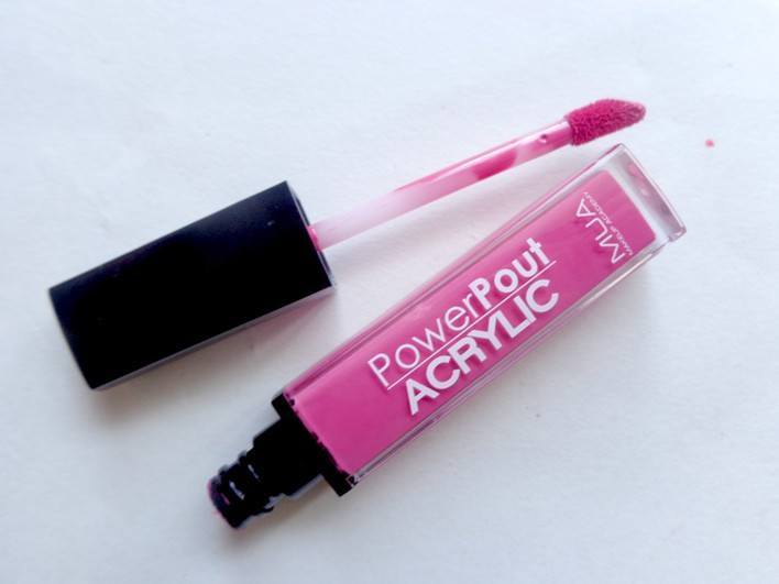 Lip gloss pink