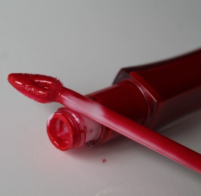 Red lip gloss applicator