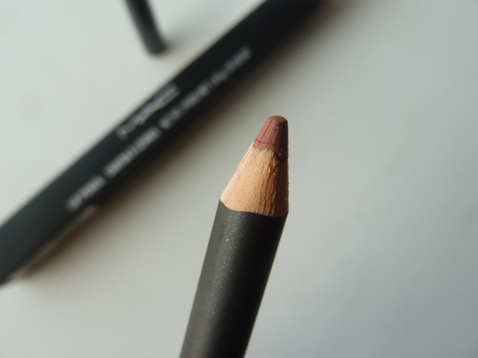 Lip pencil MAC Boldly bare