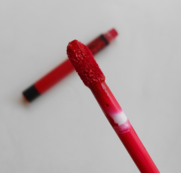 Liquid lipstick wand