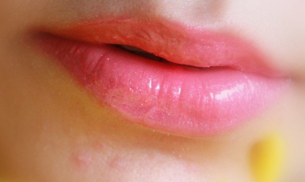L’Oreal Colour Riche Extraordinaire Lip Gloss – Coral Encore