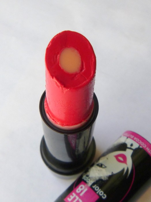 coral pink lipstick