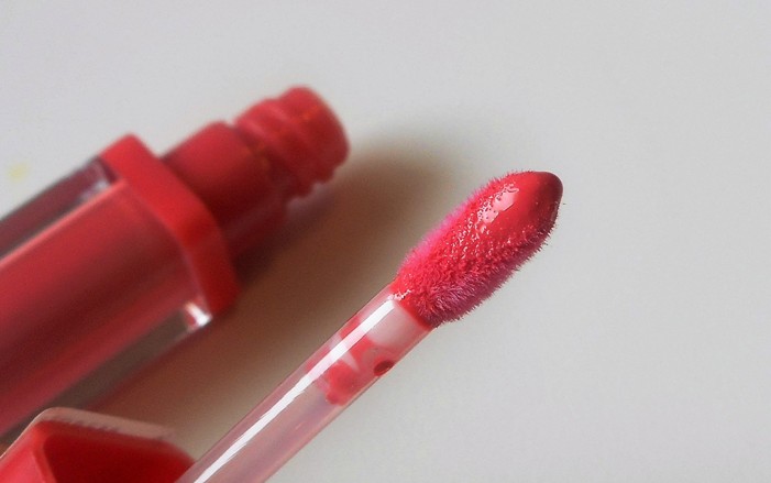 Liquid lipstick applicator