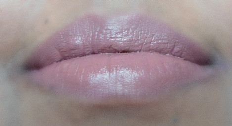 Neutral lipstick swatch