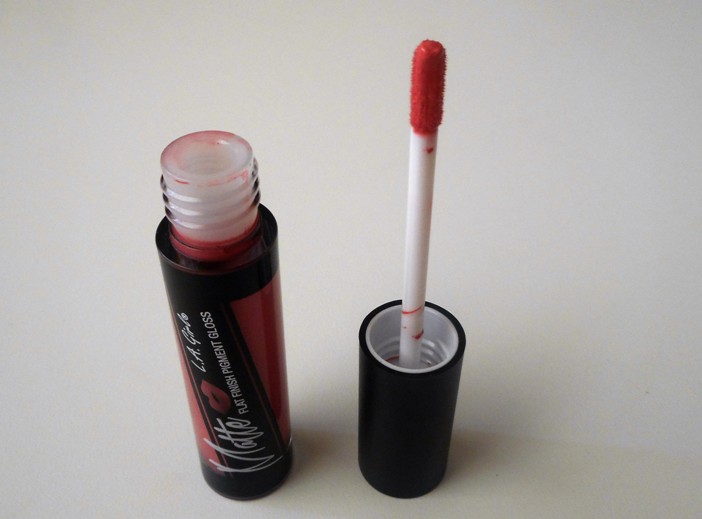 Lip gloss tube and wand