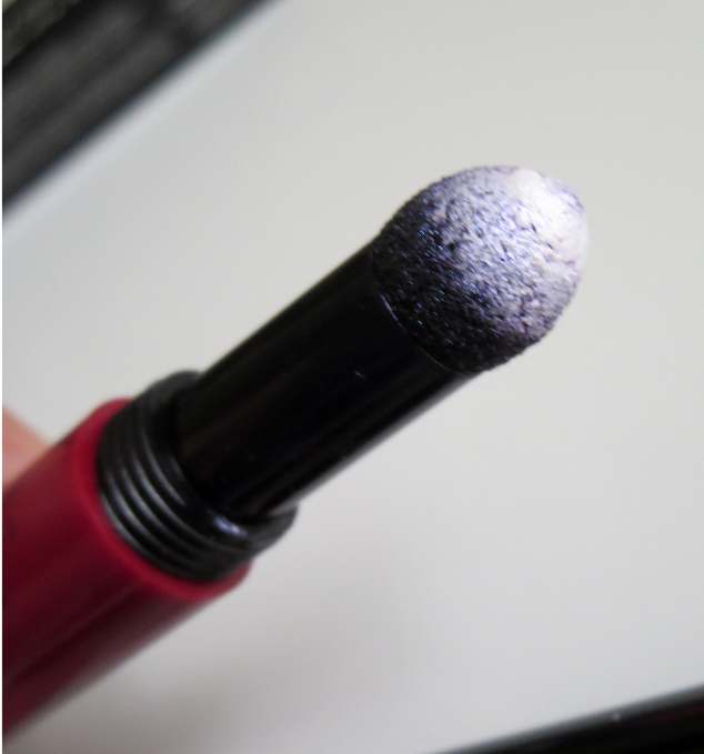 Lip pen highlighter