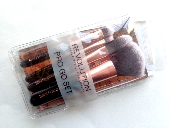 Makeup Revolution Pro Go Mini Brush Set