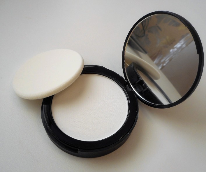 Makeup powder compact pan