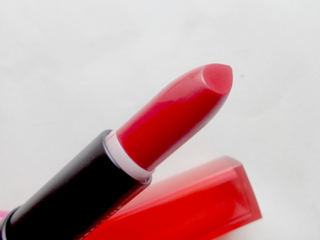 Maybelline colorsensational vivid 1 scarlet red vivid matte lipstick