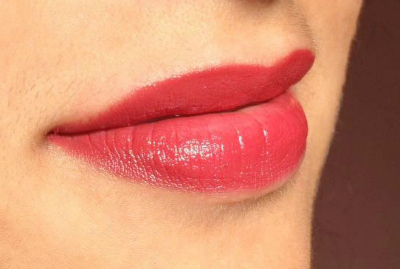 Essence Velvet Stick Matt Lip Color in Plum Perfect lipswatch