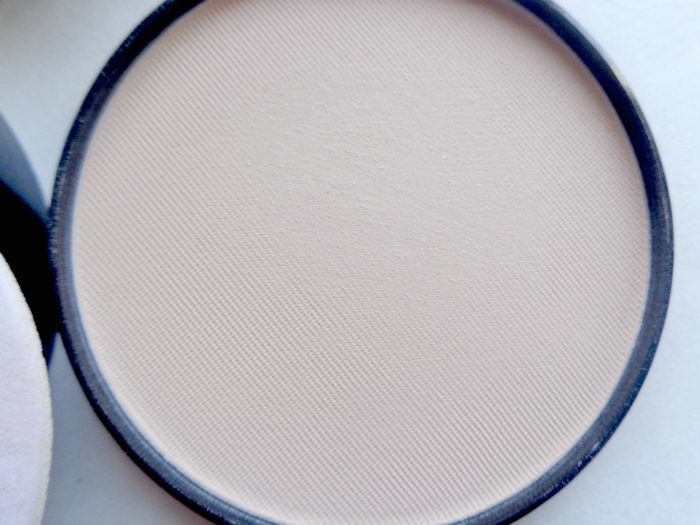 Faces beauty compact pressed powder in pan