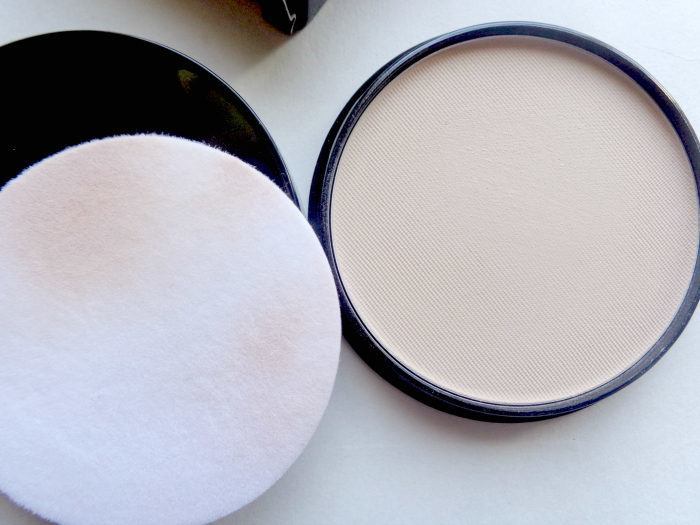 Faces beauty compact pressed powder with applicator