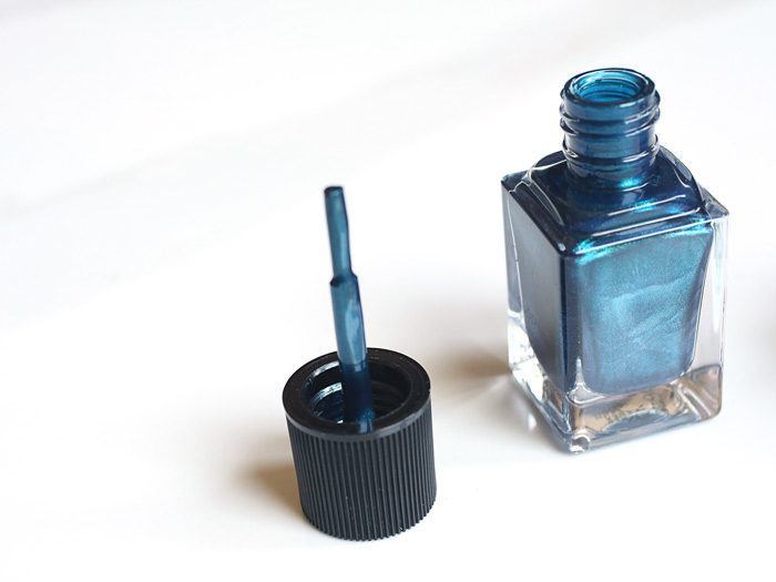 gucci nail paint prussian blue 6