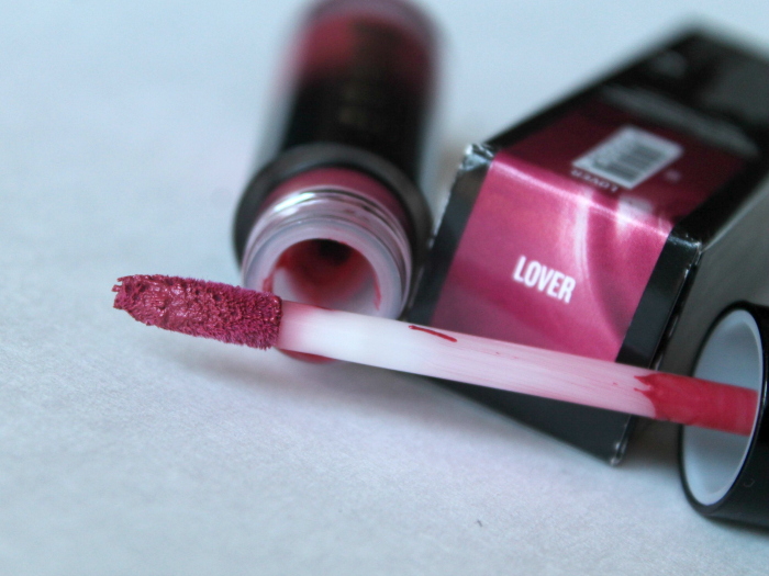 Buxom Lover Wildly Whipped Lightweight Liquid Lipstick applicator