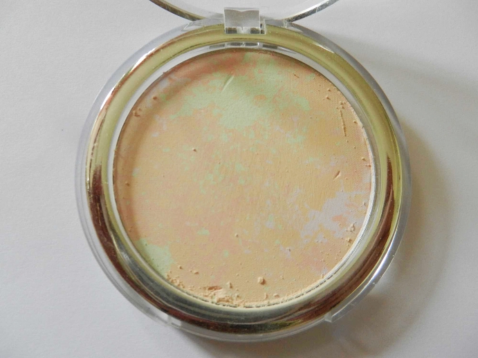 Catrice Delicate Blossom Colour Correcting Mattifying Powder pans