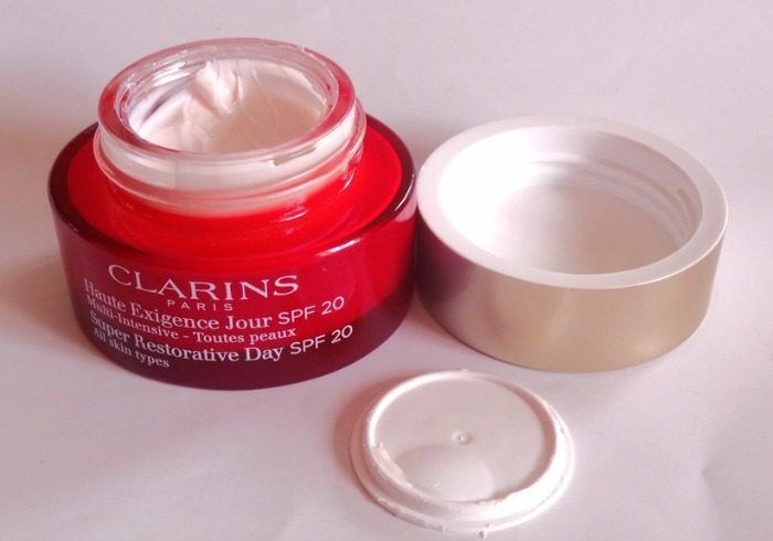 Clarins Super Restorative Day Cream SPF 20 packaging