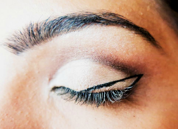 Cut Crease with Winged Eyeliner Step 9