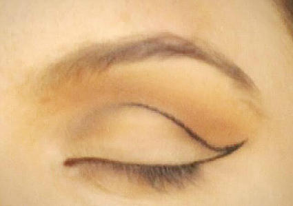 Cut crease glitter eye makeup step 4