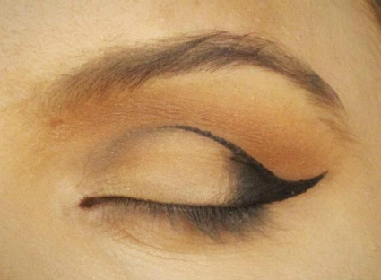 Cut crease glitter eye makeup step 5