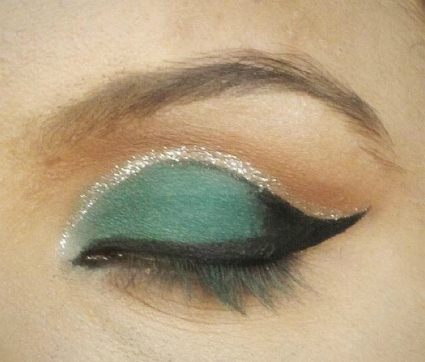 Cut crease glitter eye makeup step 8