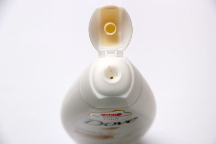 Dove Dry Oil Moisture Body Wash bottle spout