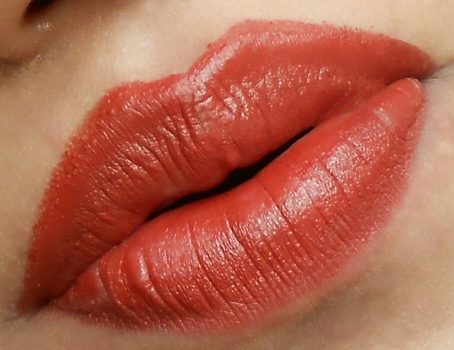 Lakme Absolute Cinnamon Charm Sculpt Studio Hi-Definition Matte Lipstick lip swatch