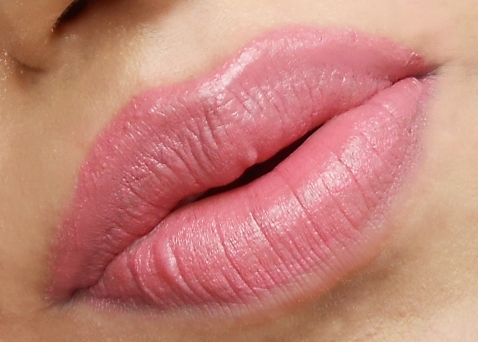 Lakme Absolute Pink Possession Sculpt Studio Hi-Definition Matte Lipstick lip swatch
