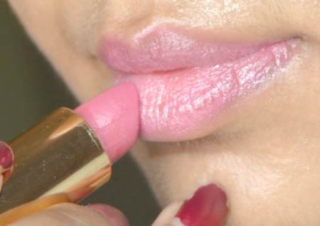 Revlon Kissable Pink Super Lustrous Lipstick Swatch