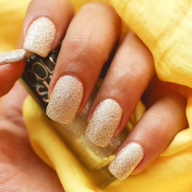 golden glitter nails