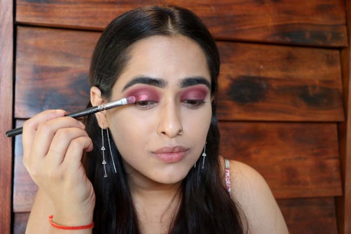 10 Easy Steps To Look Glamorous Cranberry Kiss Tutorial step 5 part two