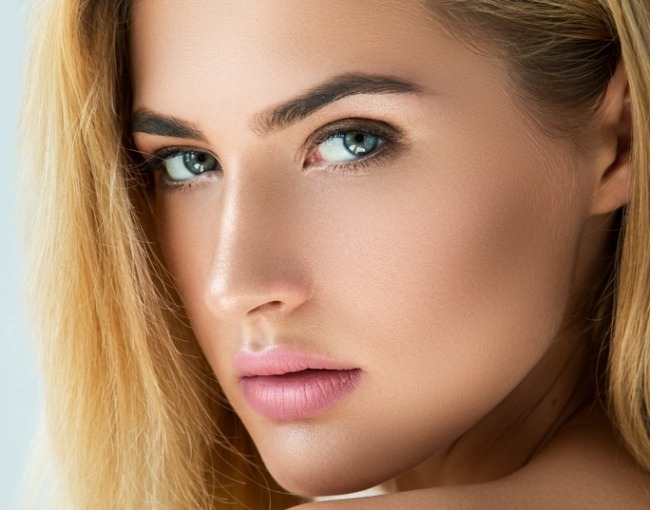 7 Highlighting and Contouring Hacks That Will Make Your Features Look Sharper with contouring
