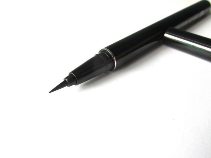 Coloressence INKSTYLO Eyeliner Pen poimted tip