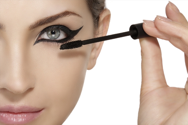 Eyeliner Styles To Suit Different Eye Shapes