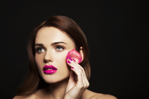 Highlighting and Contouring Hacks That Will Make Your Features Look Sharper beauty blender