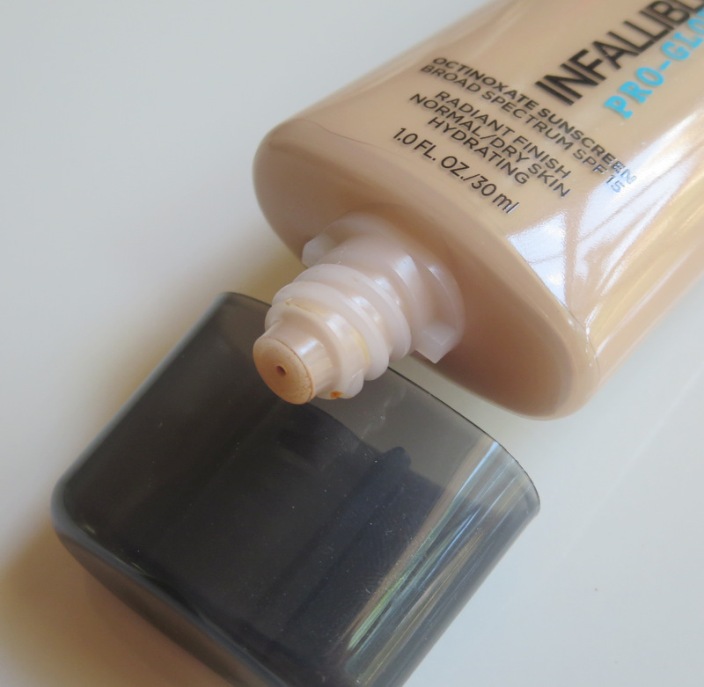 L'Oreal Paris Infallible Pro-Glow Foundation packaging