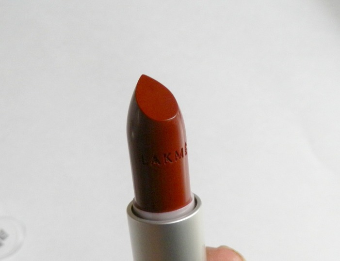 Lakme-RM-12-Enrich-Matte-Lipstick-bullet-closeup